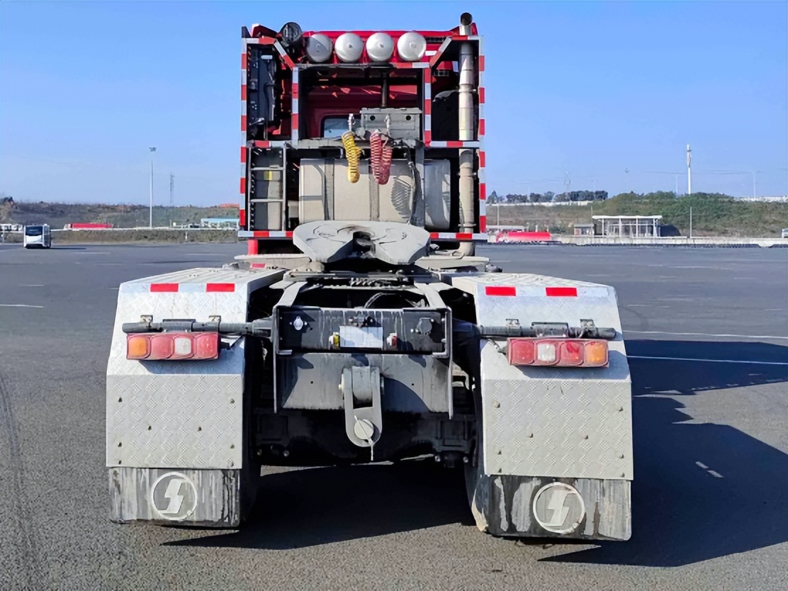 陕汽x3000国六燃油牵引车