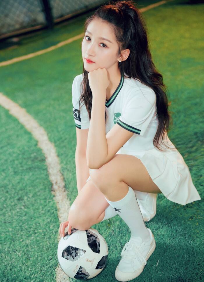 很奇怪晓彤不管什么类照片,看到她始终感觉还是"国民闺女"