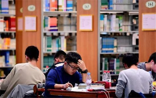 大学寒假提前！北大等高校提前“结课离校”，假期足足延长17天