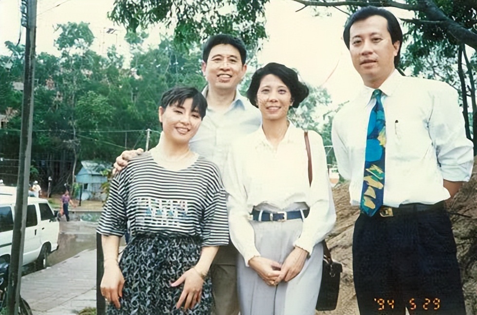 程志认为自己是男人,在外面付账是展现自己的时候,而殷秀梅却觉得自己