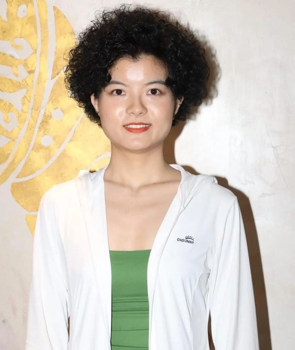 港姐2022丨「爆炸头」徐麟大变发 挑战新发型赞适合自己