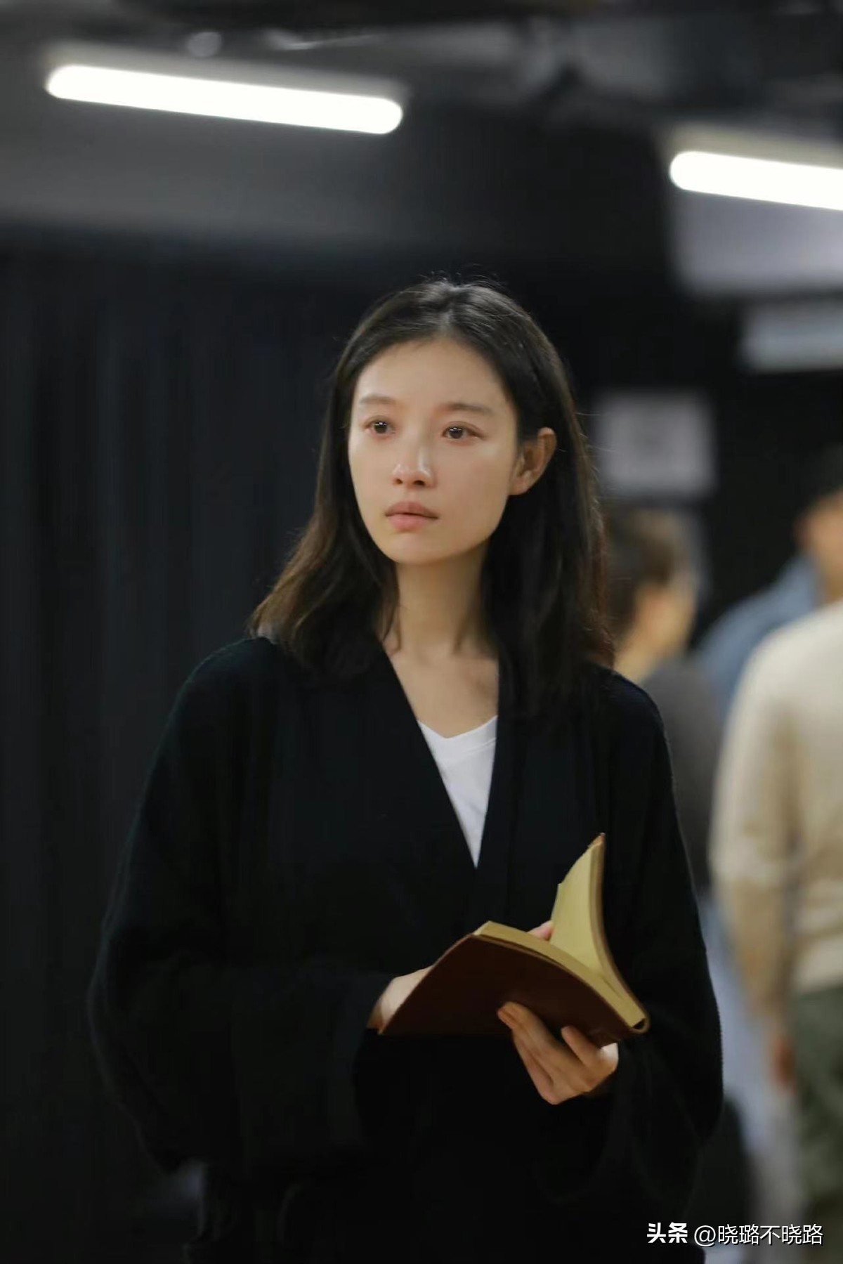 胖臉適合什么發型（方、圓臉的女生，放棄你的長發吧！試試這3種短發，洋氣還顯臉小）