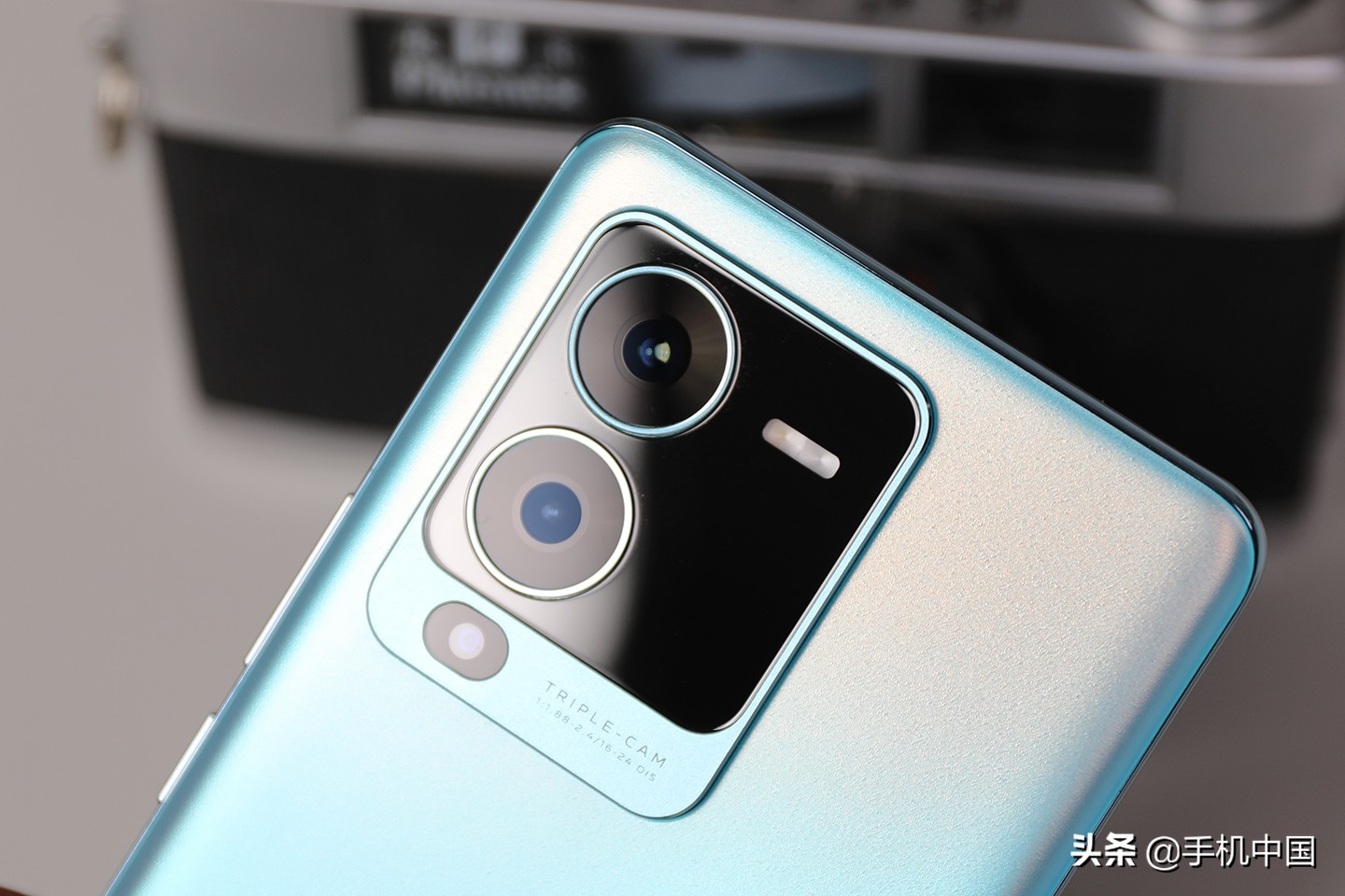 vivo S15 Pro图赏：双曲面设计 给你“盛夏”中的一丝清凉