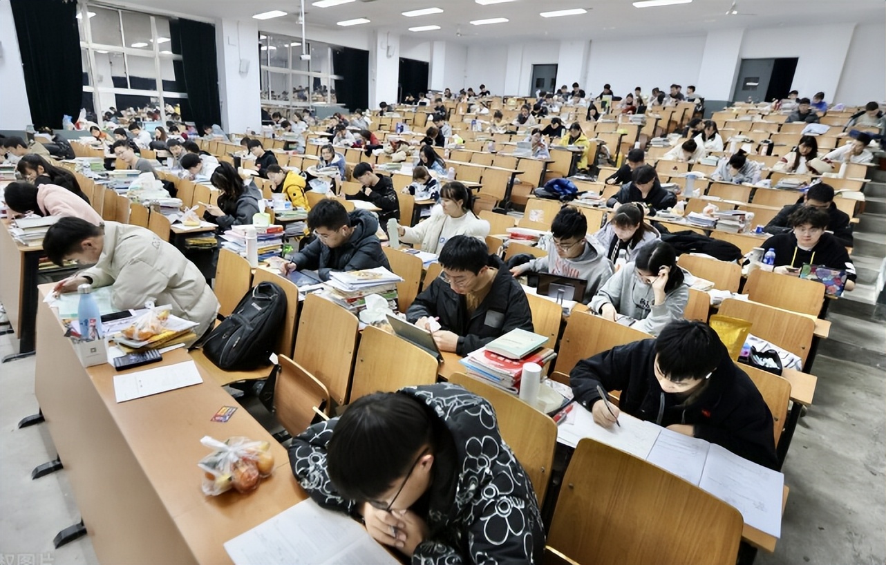 大学一个学期几个月（大学生将迎来）