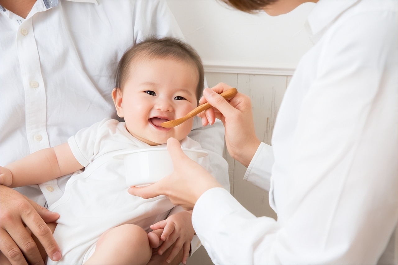 新生儿多大能喝水？不是1月和3月，时间要比这个晚很多