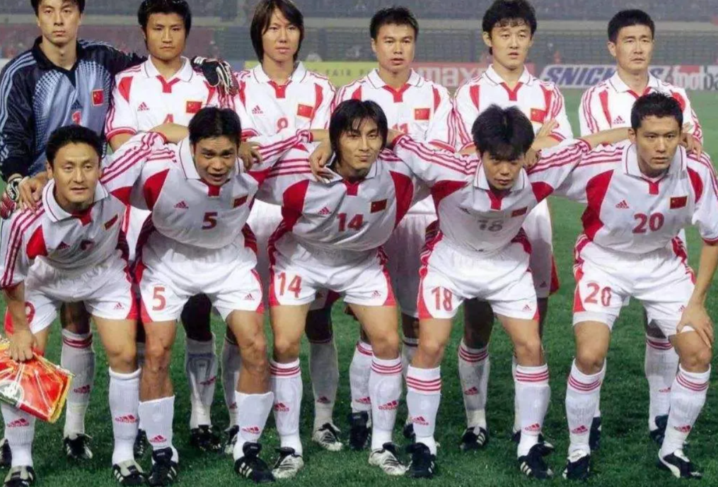 中國男足進世界杯是哪一年教練（2002年韓日世界杯，國足踢進世界杯背后真相，一球未進也光榮）