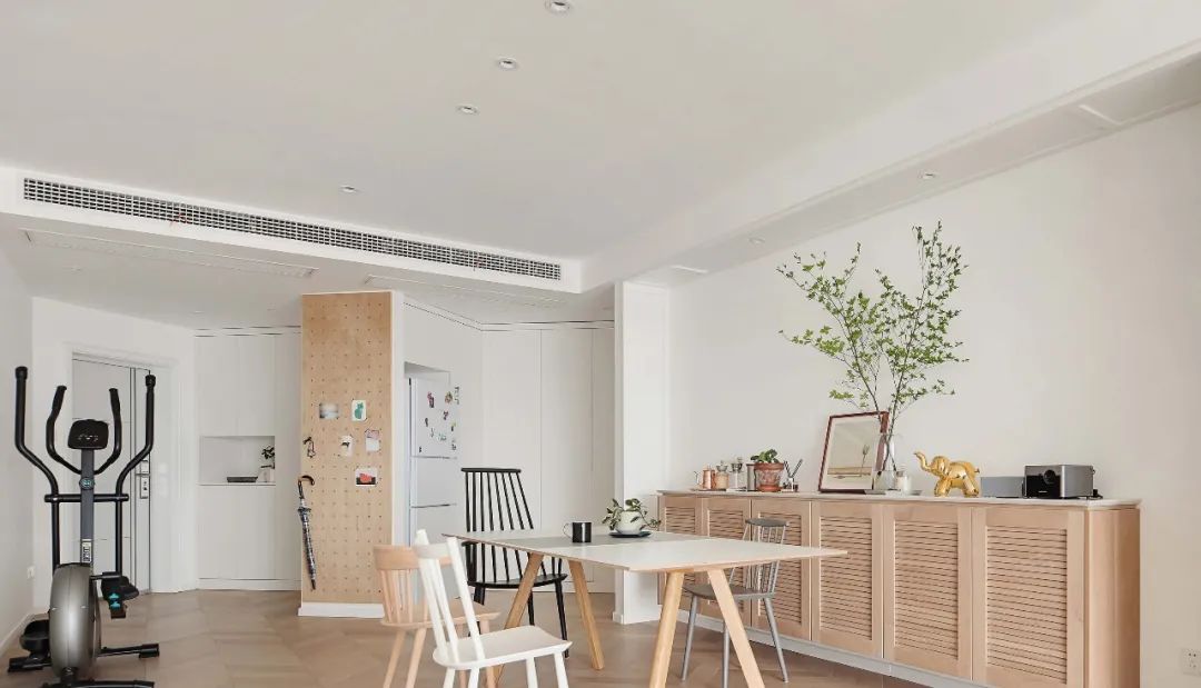 【平價裝潢設計相關資料】120m²暖意一人居：大套房+客餐廳LDK化，這個家美出新高度了