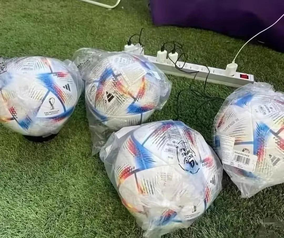 俄罗斯世界杯用球套装（从&quot;旅程“到”梦想“：本届世界杯的比赛用球）