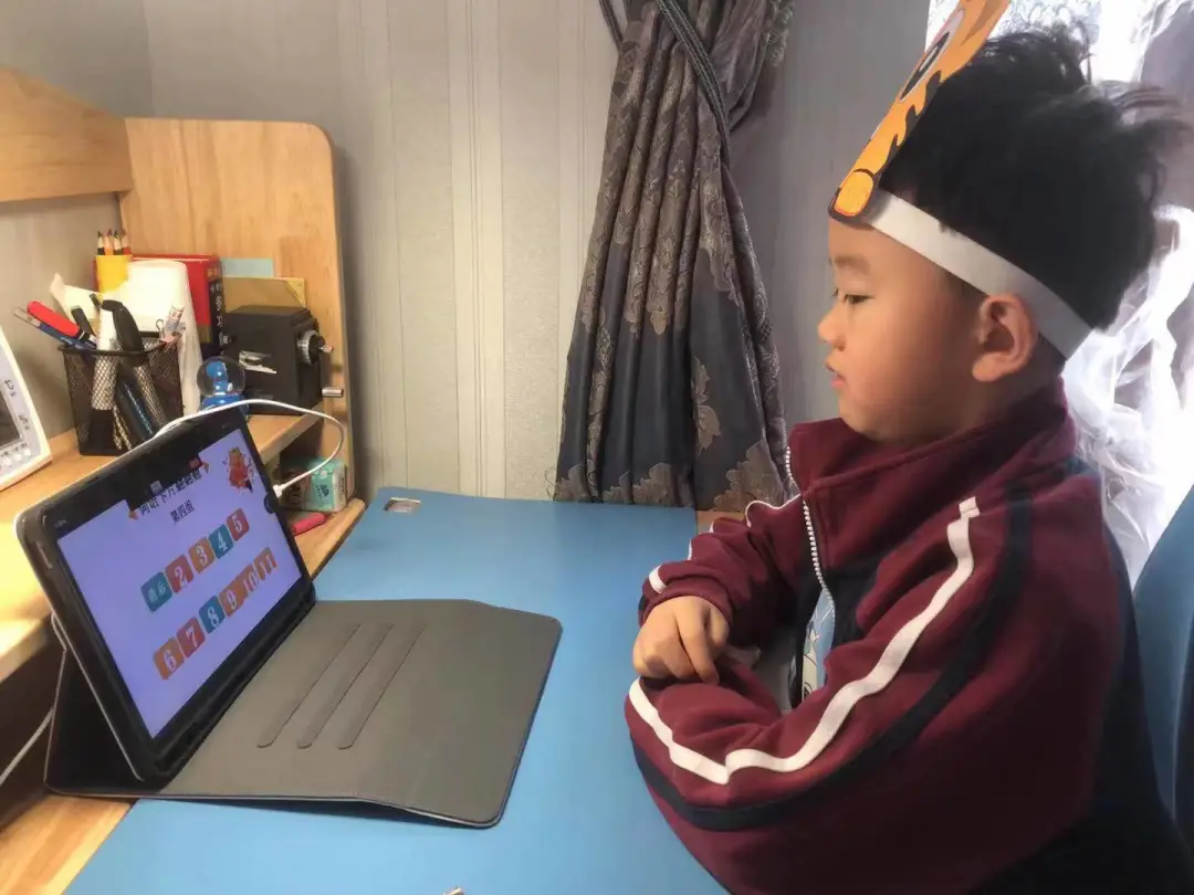 郑东新区文苑学校一二年级线上表现性评价：萌娃趣闯关 云端智慧行