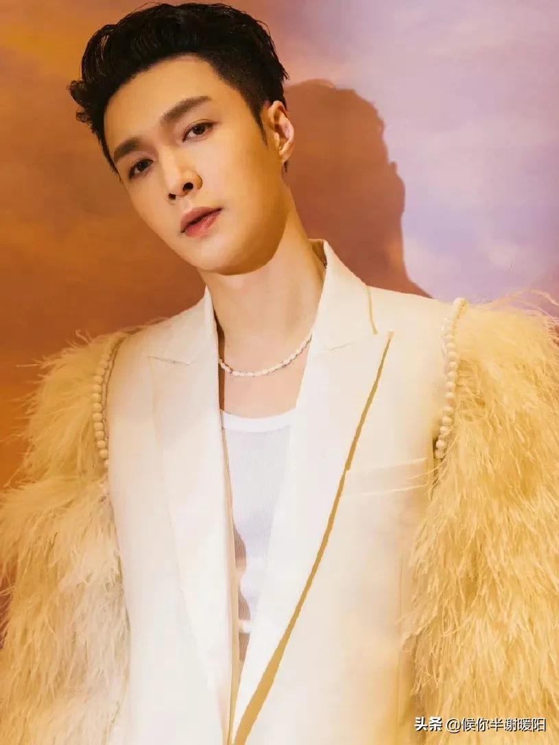 最适合戴项链的几位男明星：王一博李现霸气，肖战精致又矜贵