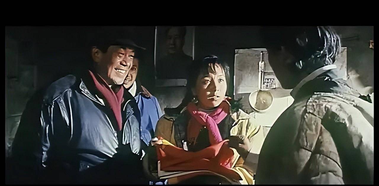 在经历了一段不算光明正大的恋爱后,1968年,高明和段瑞芬结婚了.