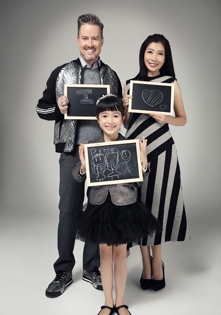 黄嘉千夏克立离婚