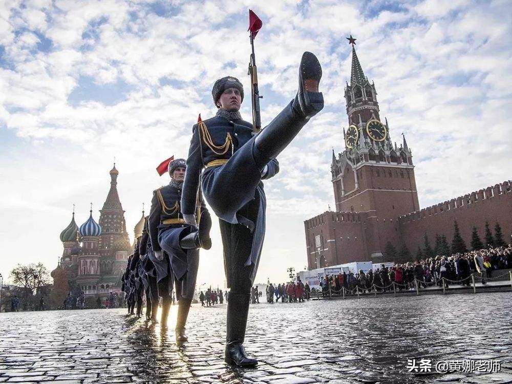 大部分前苏联地区的国家们,仍旧沿袭着上述的"俄式正步"