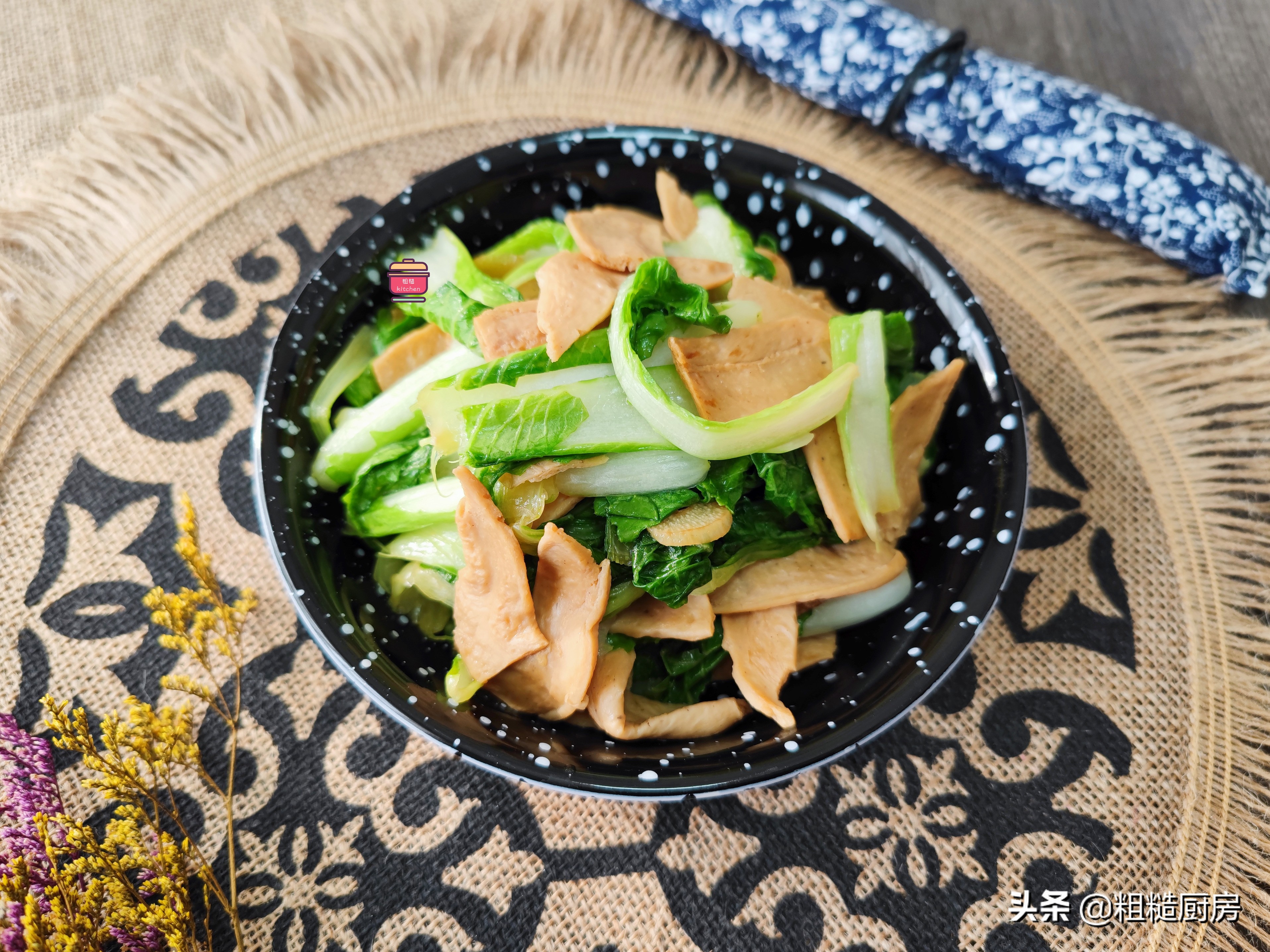 小白菜这样做给肉都不换，2种食材简单一炒，鲜香爽脆，筋道耐嚼