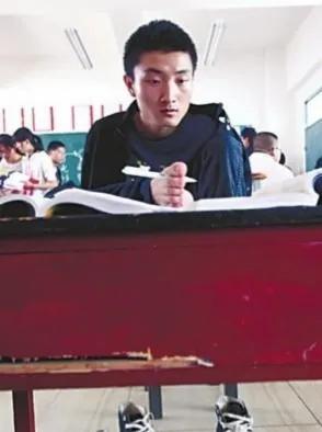 无臂状元杨孟衡，考上剑桥硕士，收获爱情，结婚生子成了人生赢家