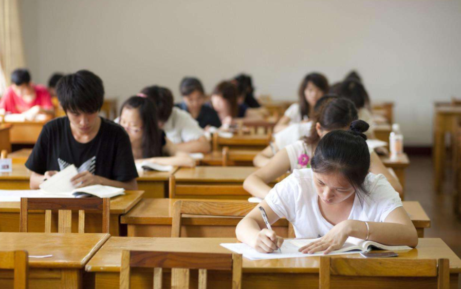 四六级出“新规”，部分学生失去报考资格，学习成绩再好也没用