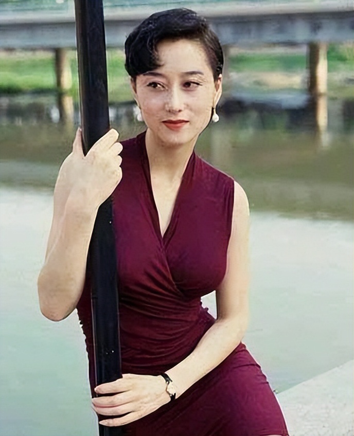 曾是"赌王"新宠?让李连杰抛妻弃子,守身如玉,利智有何魅力?