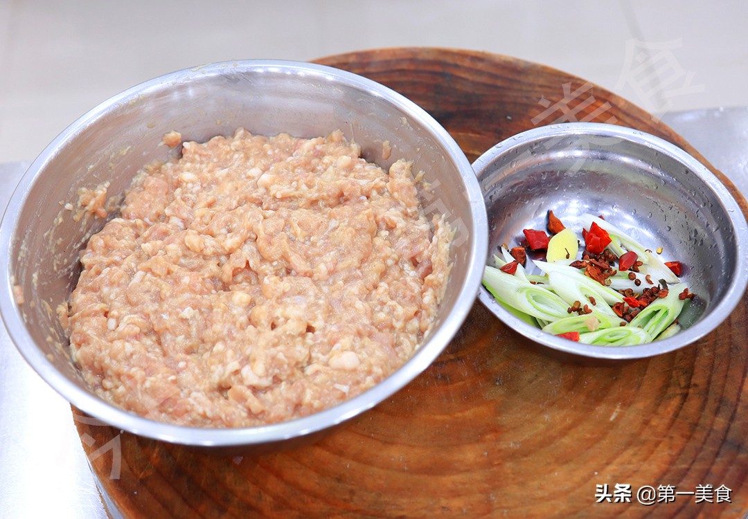 家庭豬肉丸子的做法,家庭豬肉丸子的做法,簡單又好吃