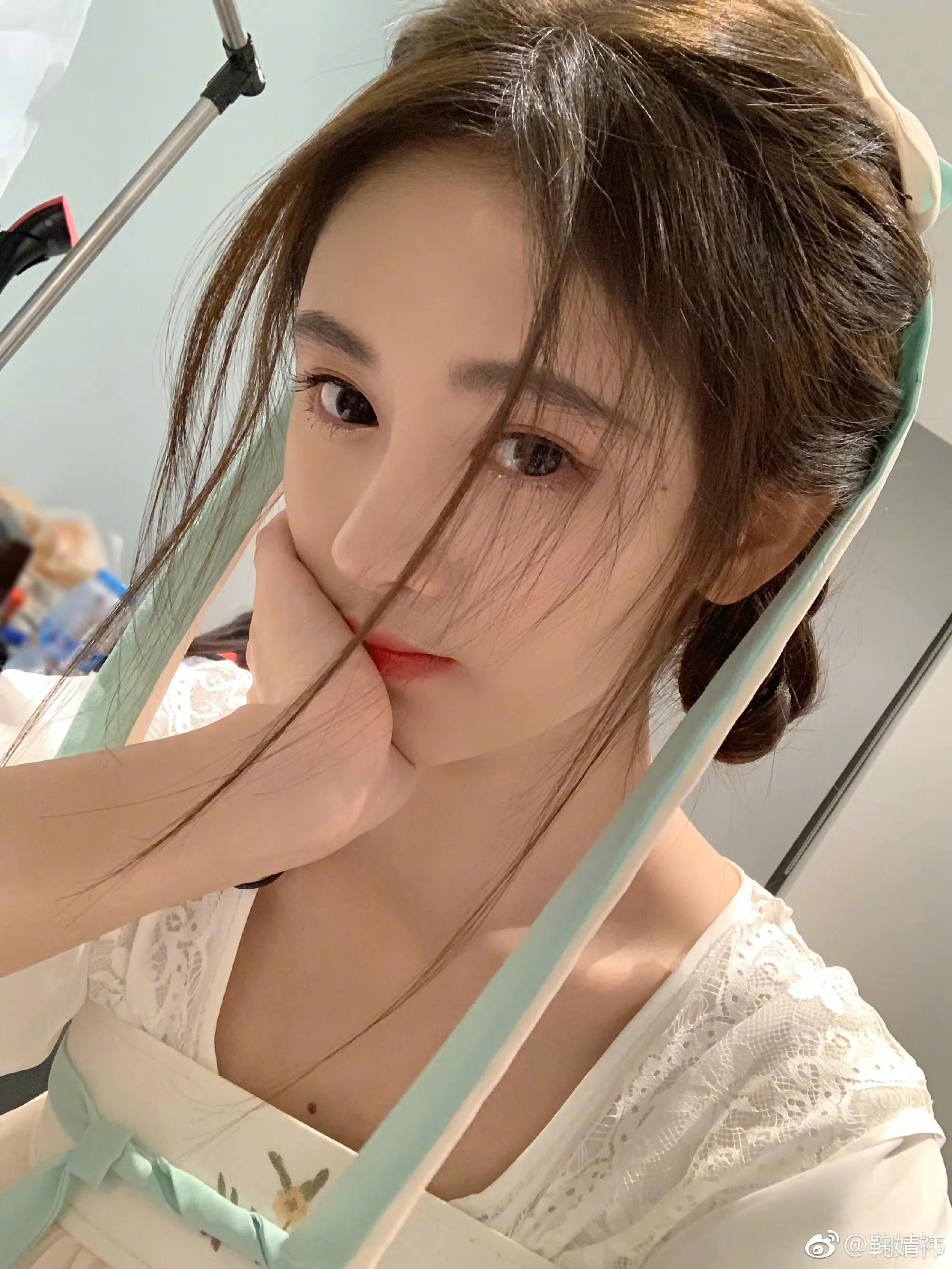 鞠婧祎自拍照头像大户