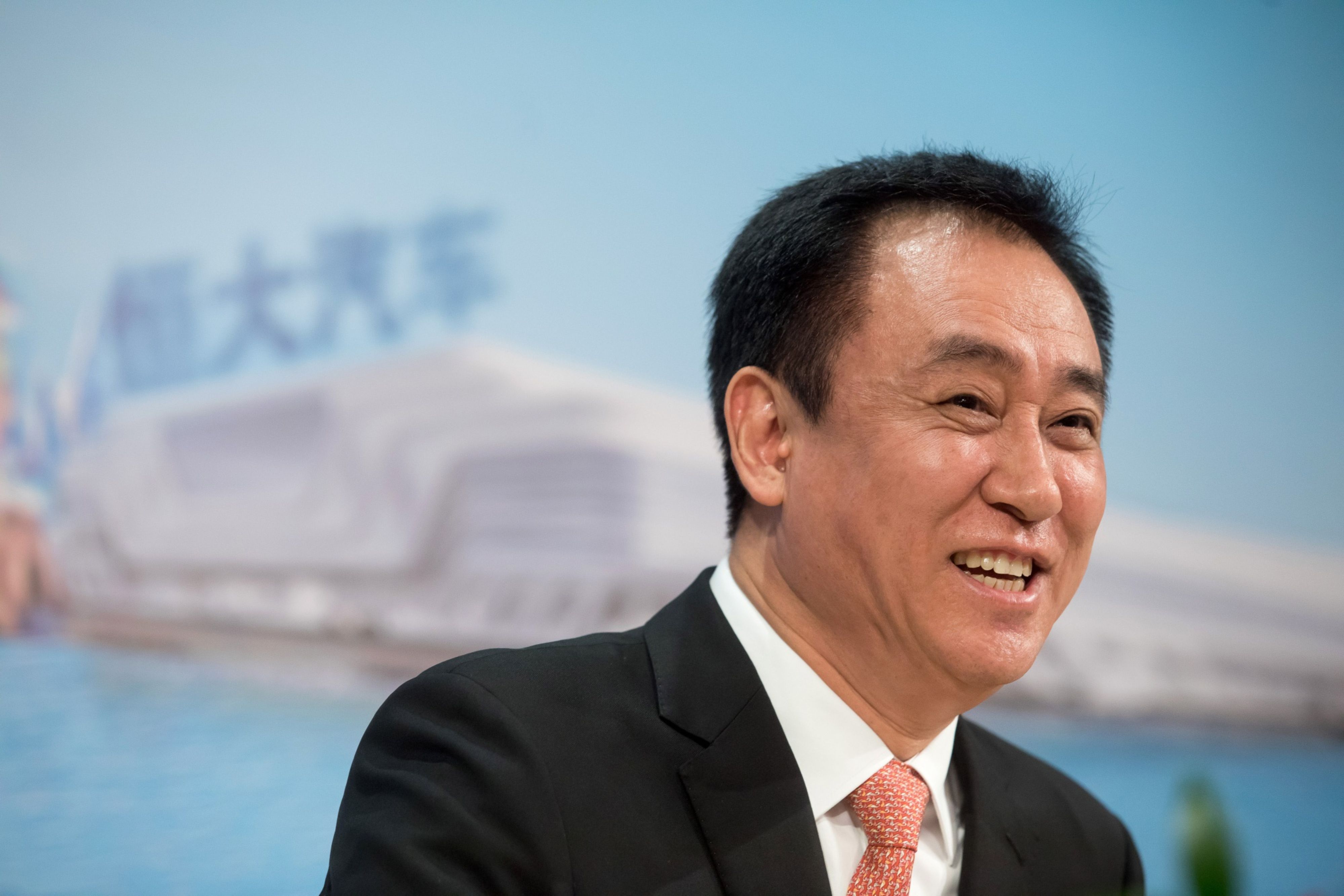 其中誰對中國國足幫助最大</h2>

<p>　　1994年首屆甲A聯賽，王健林就帶領大連萬達拿到甲A聯賽的冠軍，可以說，王健林所投資的大連萬達隊幾乎稱霸了早期的甲A聯賽，1999年，王健林因為不滿裁判判罰，宣布退出中國足球。退出中國足球之后，王健林也在媒體面前多次說過足球需要抓青訓，后來，王健林投資了西甲勁旅馬競，并且在馬競青訓中培養了不少中國孩子。2018年，王健林重回中國足球，投資了大連人隊。球迷對王健林的評價是：老王真的愛足球！</p>

<p>　　4.許家印</p>

<p>　　<img alt=