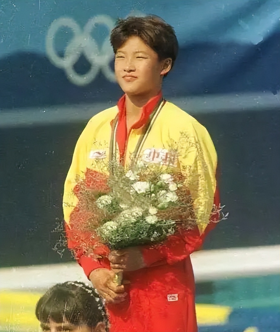 跳水天后伏明霞现状如何（跳水女皇伏明霞近况：71岁丈夫身价百亿，19岁女儿亭亭玉立）