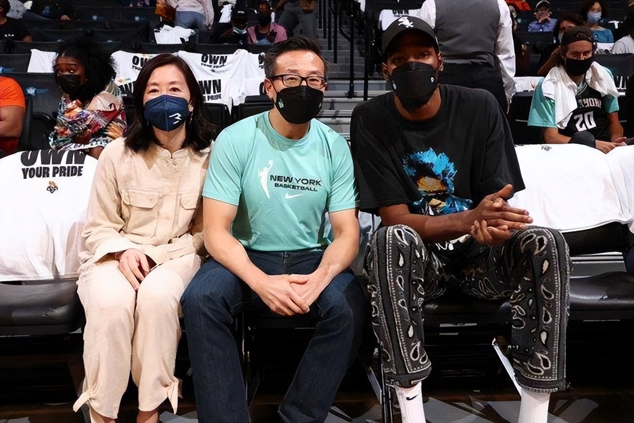 为什么有些nba球馆没有观众(篮网队没有夺冠的根因：6人组建舔狗集中营)