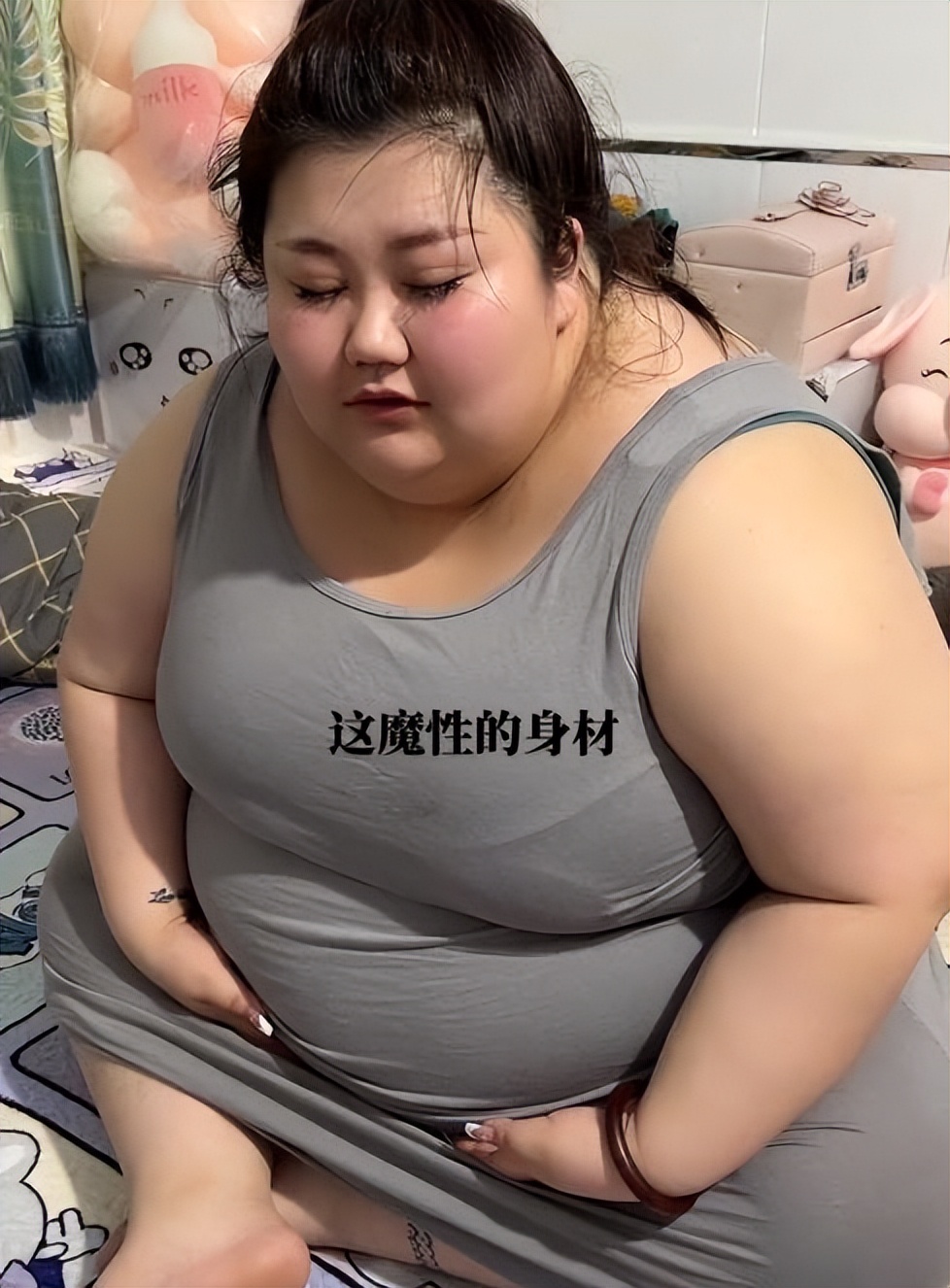 300斤女网红“大胖媳妇”，结婚4年遭丈夫冷嘲热讽：脸比猪头大