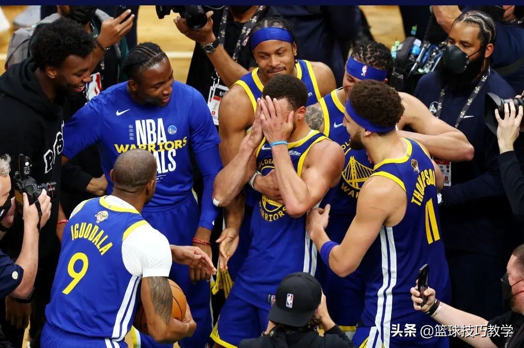 2021nba冠军是哪个队啊(勇士总冠军！库里拿下本届总决赛FMVP！最大的尊敬送给绿军)