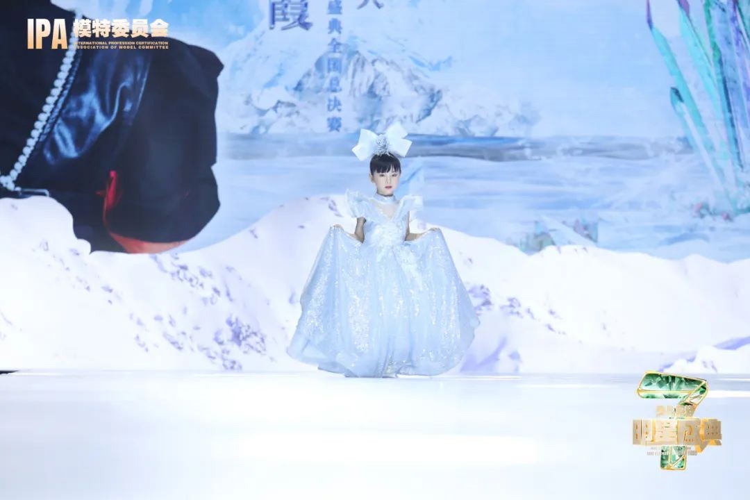 2022第七届少儿模特明星盛典 代言人李斯霞 T台风采展示