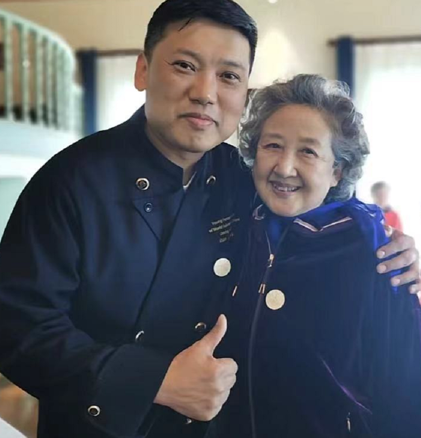 论真正拥有“微笑眼”的奶奶只服这6位，有人83岁还在演戏的路上