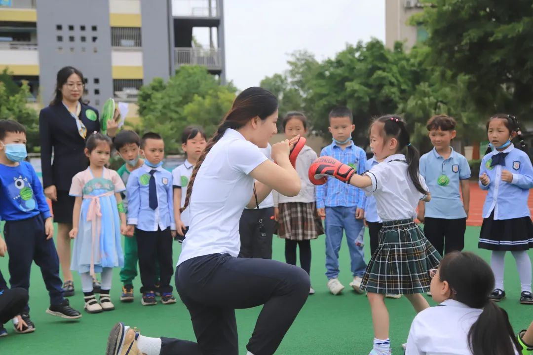 “我和南小零距离”一一记2022春南湖小学幼小衔接主题活动