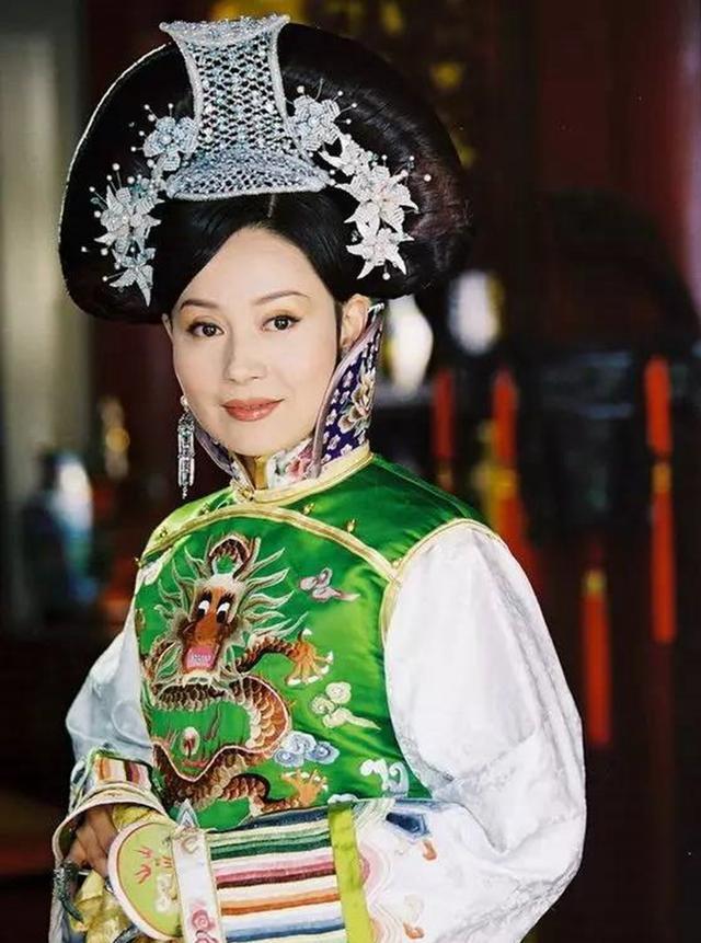 9位“妈妈专业户”：天生一张养尊处优脸，自带贵气，演不了穷人