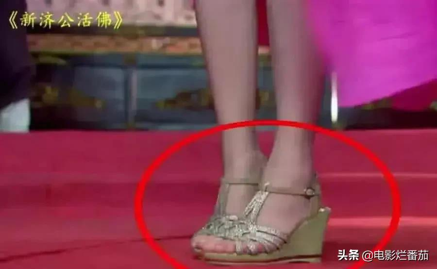 太敷衍了！影视剧中那些哭笑不得的“穿帮镜头”，真是令人无语