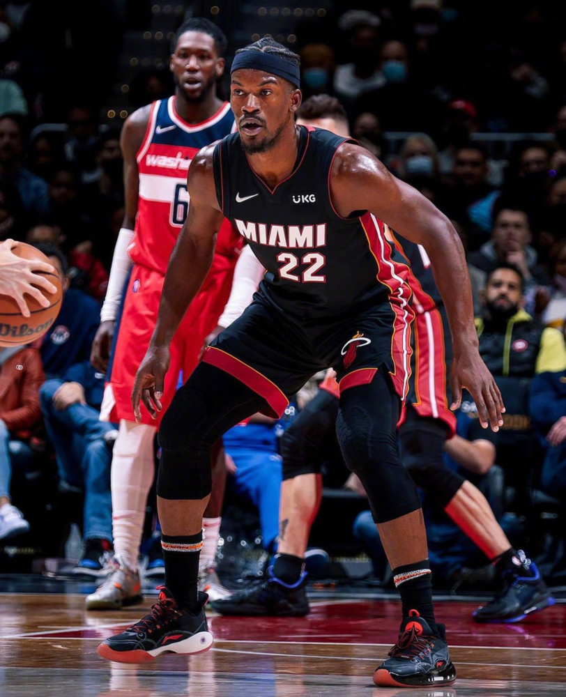 李宁有哪些nba代言人球鞋(李宁签约NBA全明星球员后赛场上有哪些经典篮球鞋上脚图？)