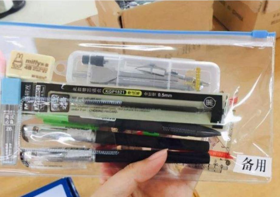 为啥高考只允许“2B铅笔”涂卡？看到电脑阅卷后才恍然，别选错了