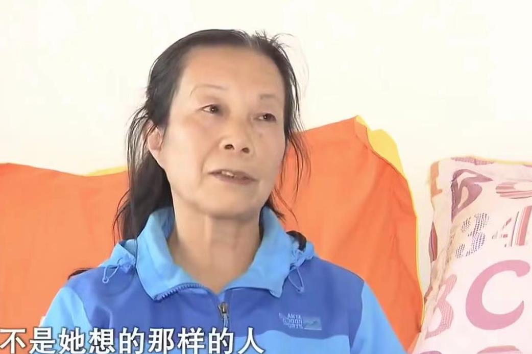 女儿伺候老妈端屎端尿，得知房子过户给了3姐妹哭泣：我想要公平