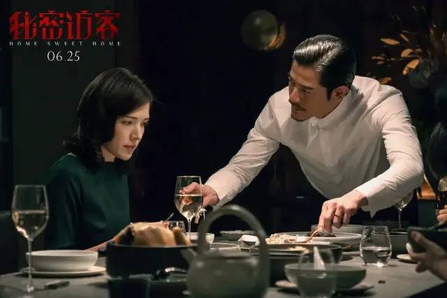 30岁老人狂奔的国产喜剧！满是狗的血，超“大尺度”的夜店群剧