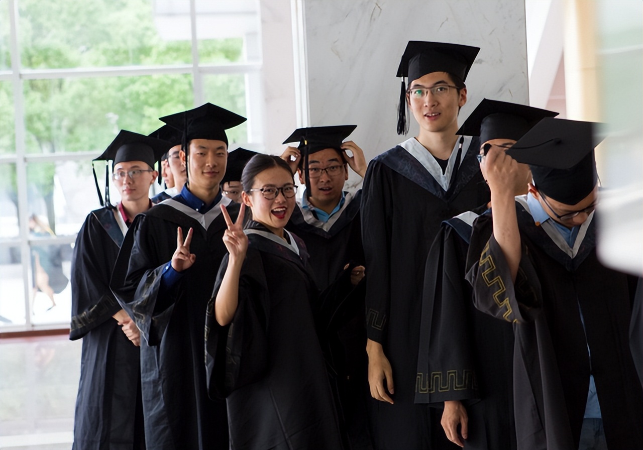 2022级毕业生迎来好消息，国务院发布通知，就业压力将明显缓解