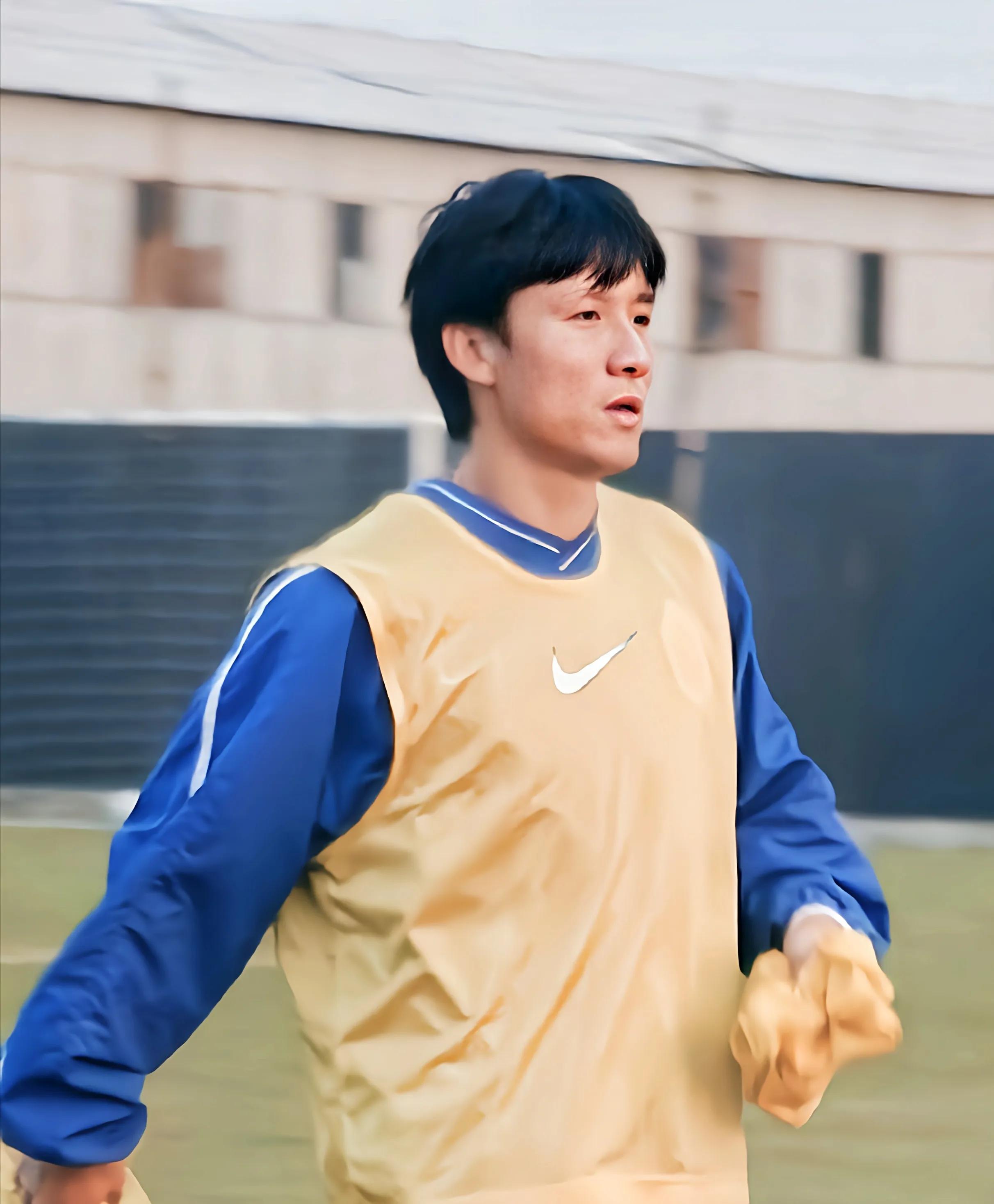 3号 后卫 成耀东姚俊(左)姚俊 效力上海申花时期2号 后卫 姚俊蔡建林