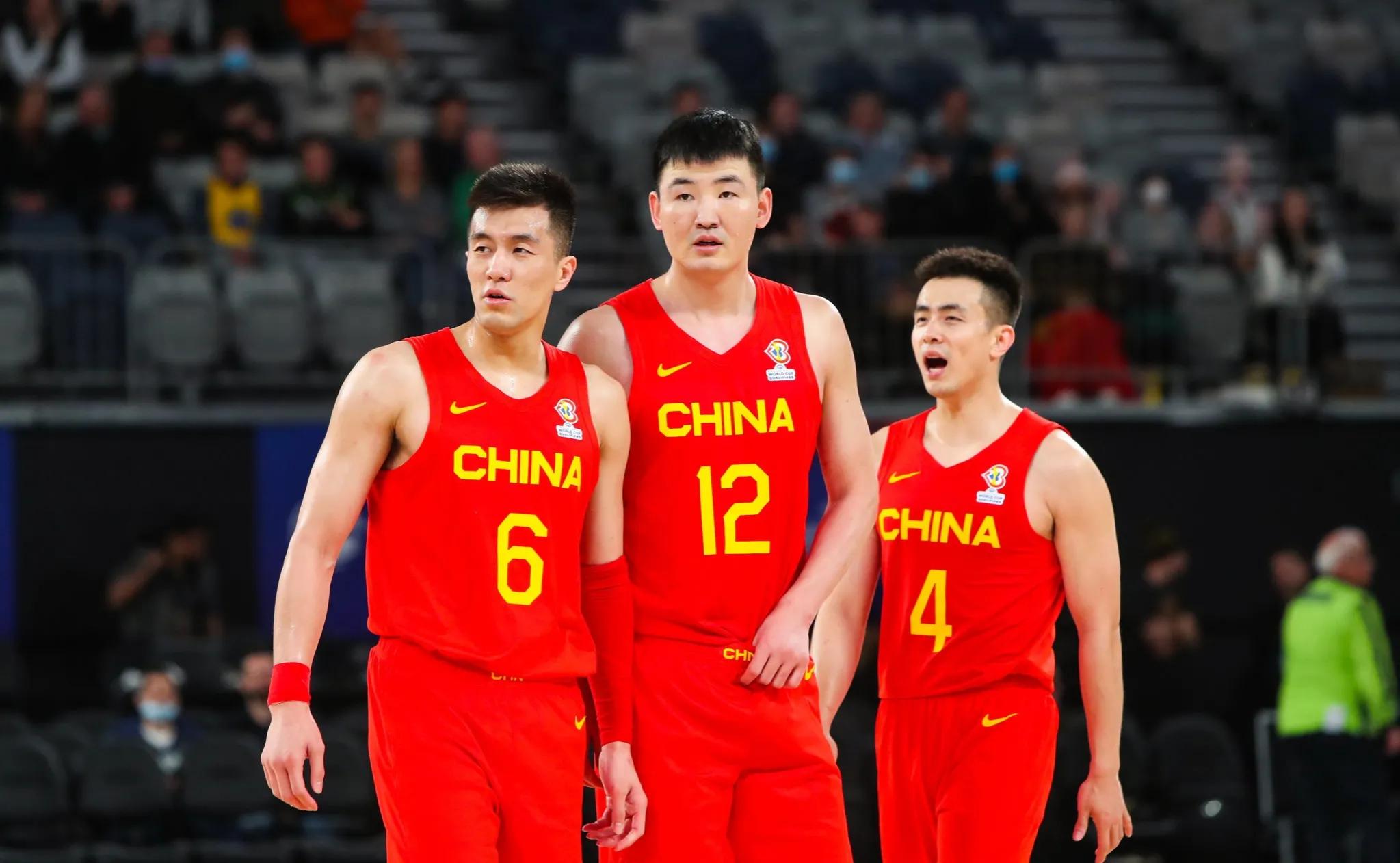 中国男篮差在哪里？为何比不上穷养的中国女篮，篮协该抛弃男篮吗