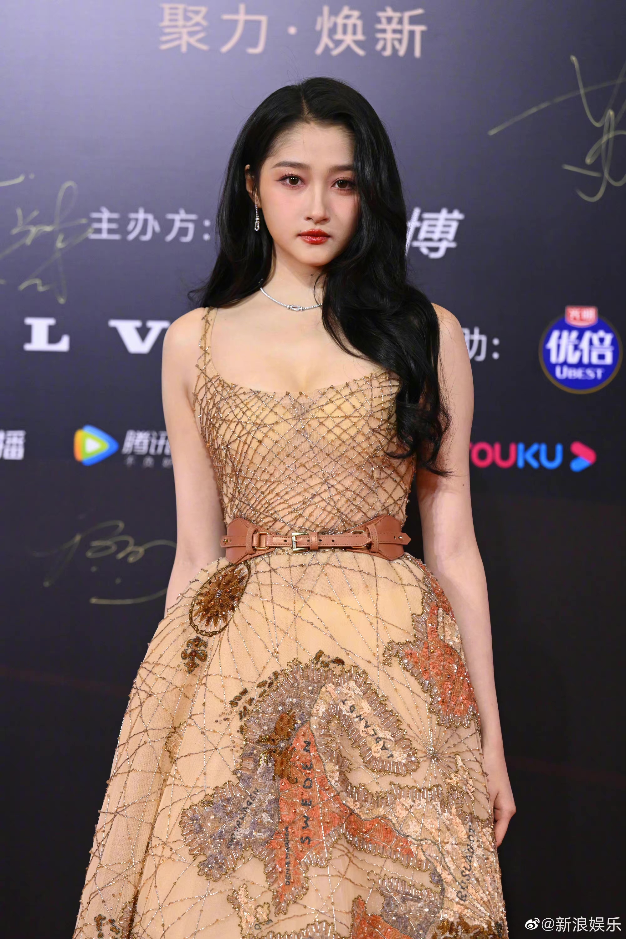 8位女星红毯生图拼真颜,有人又老又丑,有人比精修图还美