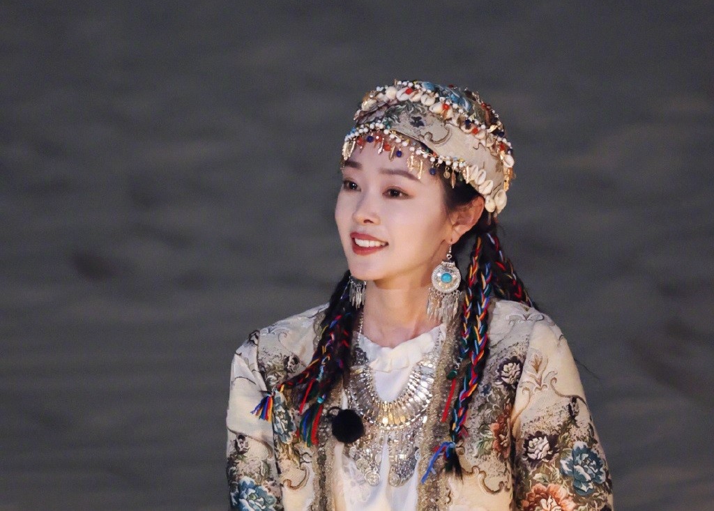 宋轶转发文案风波有感：明星们的虚假式爱国转发，大可不必