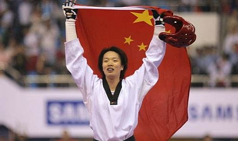奥运会跆拳道比赛获奖有哪些（入选跆拳道名人堂！陈中影响力多大？两夺奥运金牌，激励一代人）-趣拿体育