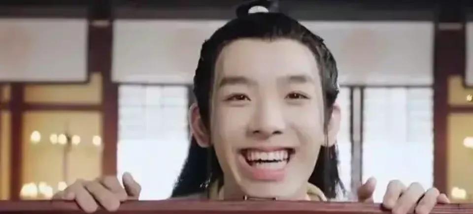 古装丑男？不，现代美男