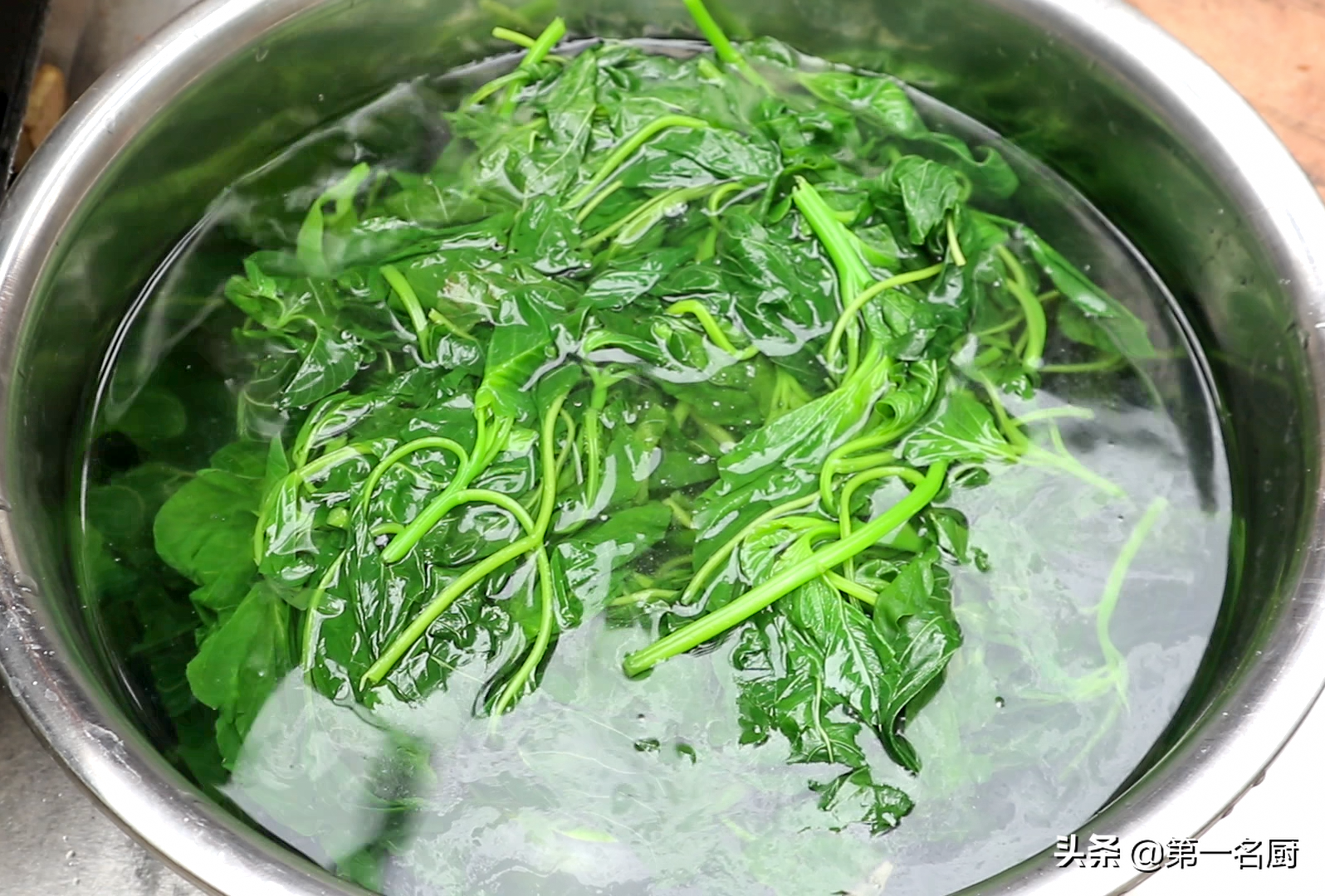 这“4菜2果”天然叶酸高！中老年人不管有钱没钱，春天要多吃
