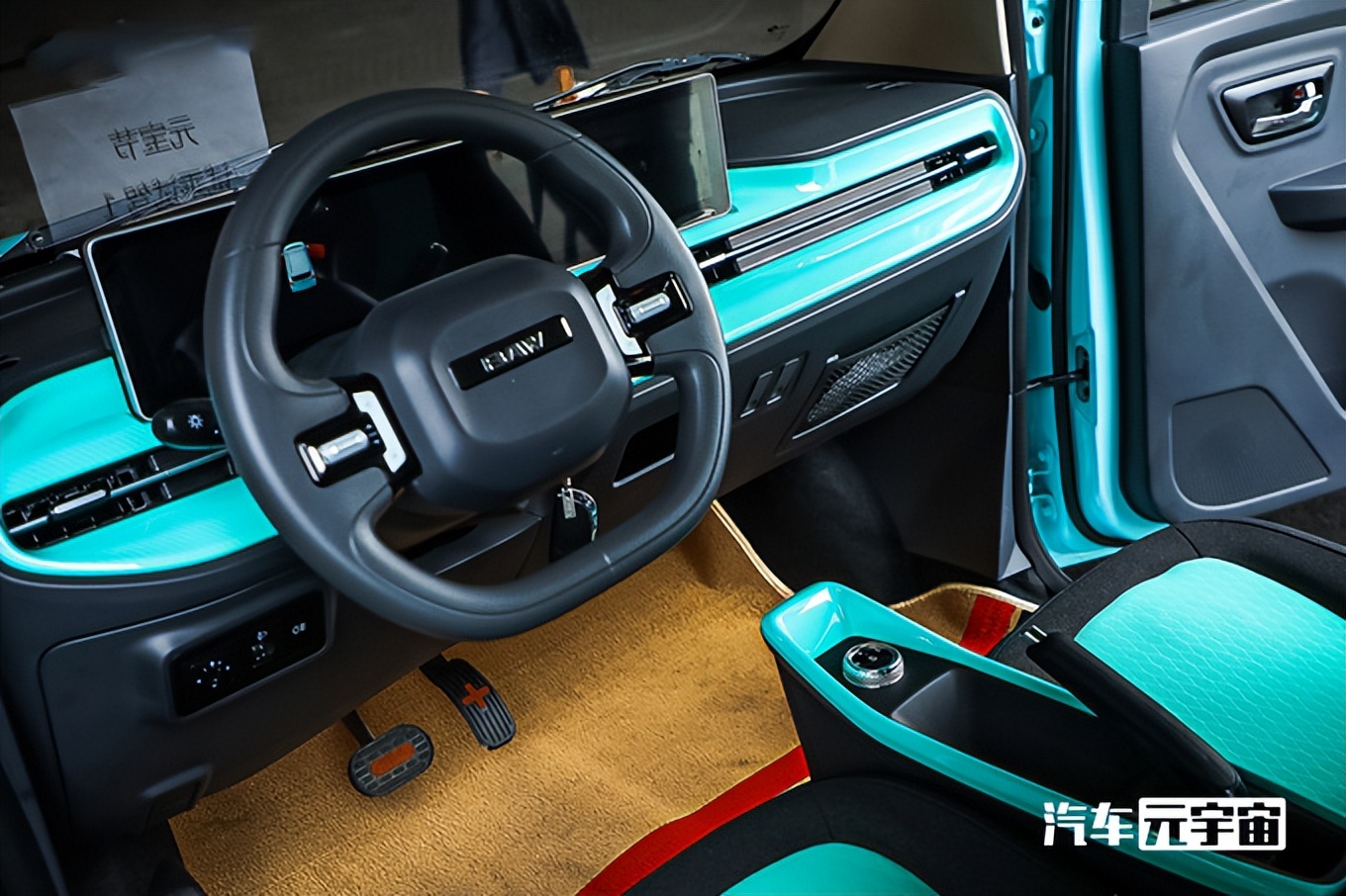 北汽盯上五菱宏光MINI了！空间大很多，卖3.39万会火吗？