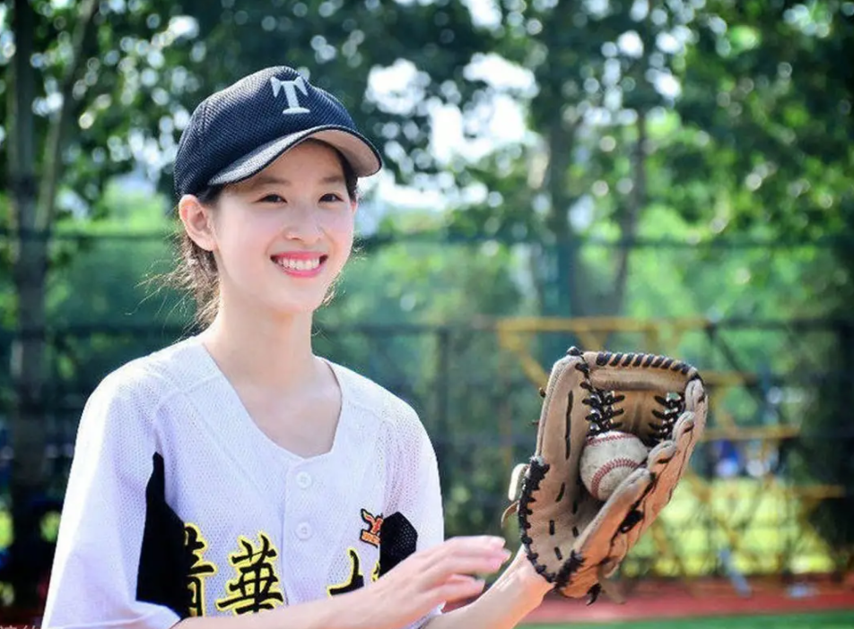 武亦姝会是下一个“奶茶妹妹”吗？同是清华高材生，二者差距在哪