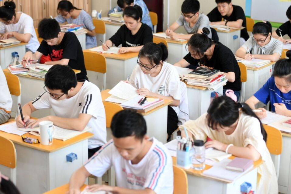 教育部明确规定，这些学生不得参加高考，即使成绩再好也没机会