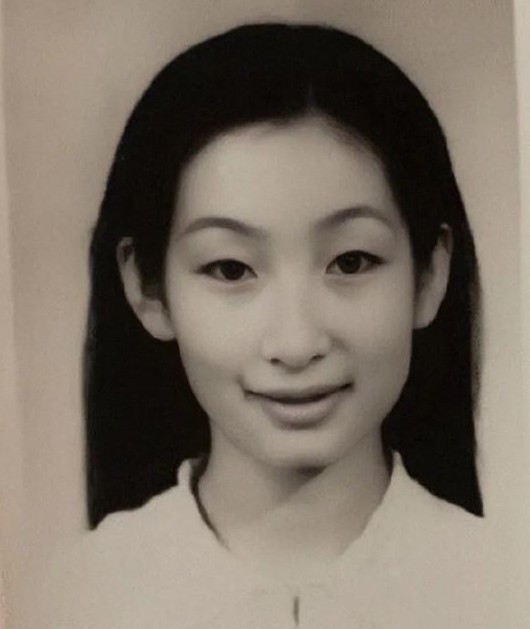 中戏96届“八大金钗”：曾黎最美艳，章子怡运气好，秦海璐太古怪