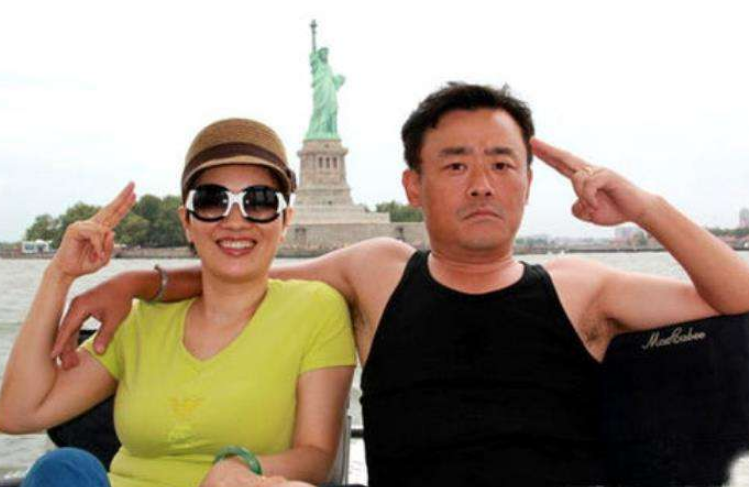 温州女富豪胡洁:前夫贪污入狱16年,二婚嫁周立波,送百万保时捷